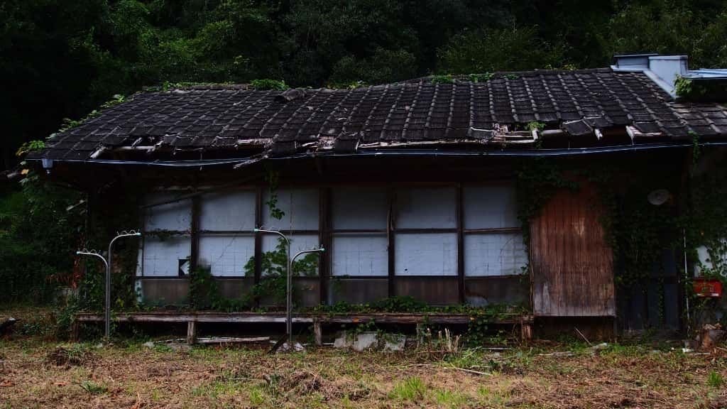 廃墟に不法侵入するのは危険です！防犯対策のプロが教える、その理由と対策