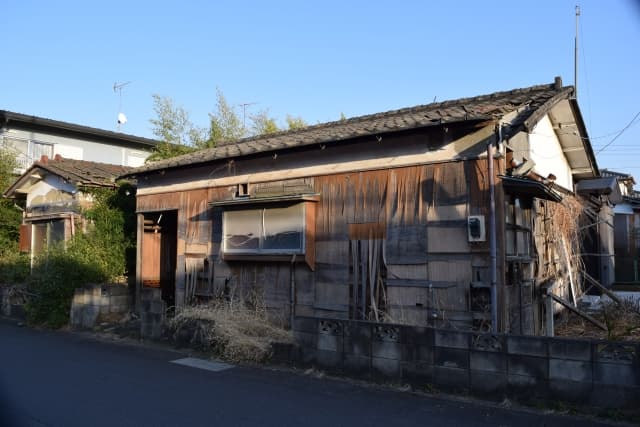 安全な生活のための空き家の防犯対策